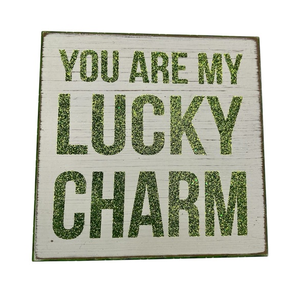 St. Patrick’s Day NWT Wooden Block, Metal Tags, and Mini Flag Decor Bundle of 4 - Picture 3 of 7